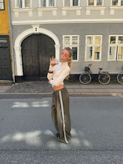 Kaki Bukse med Hvite Striper