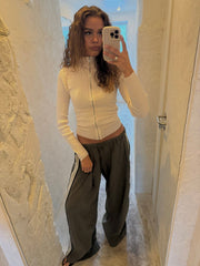 Kaki Bukse med Hvite Striper