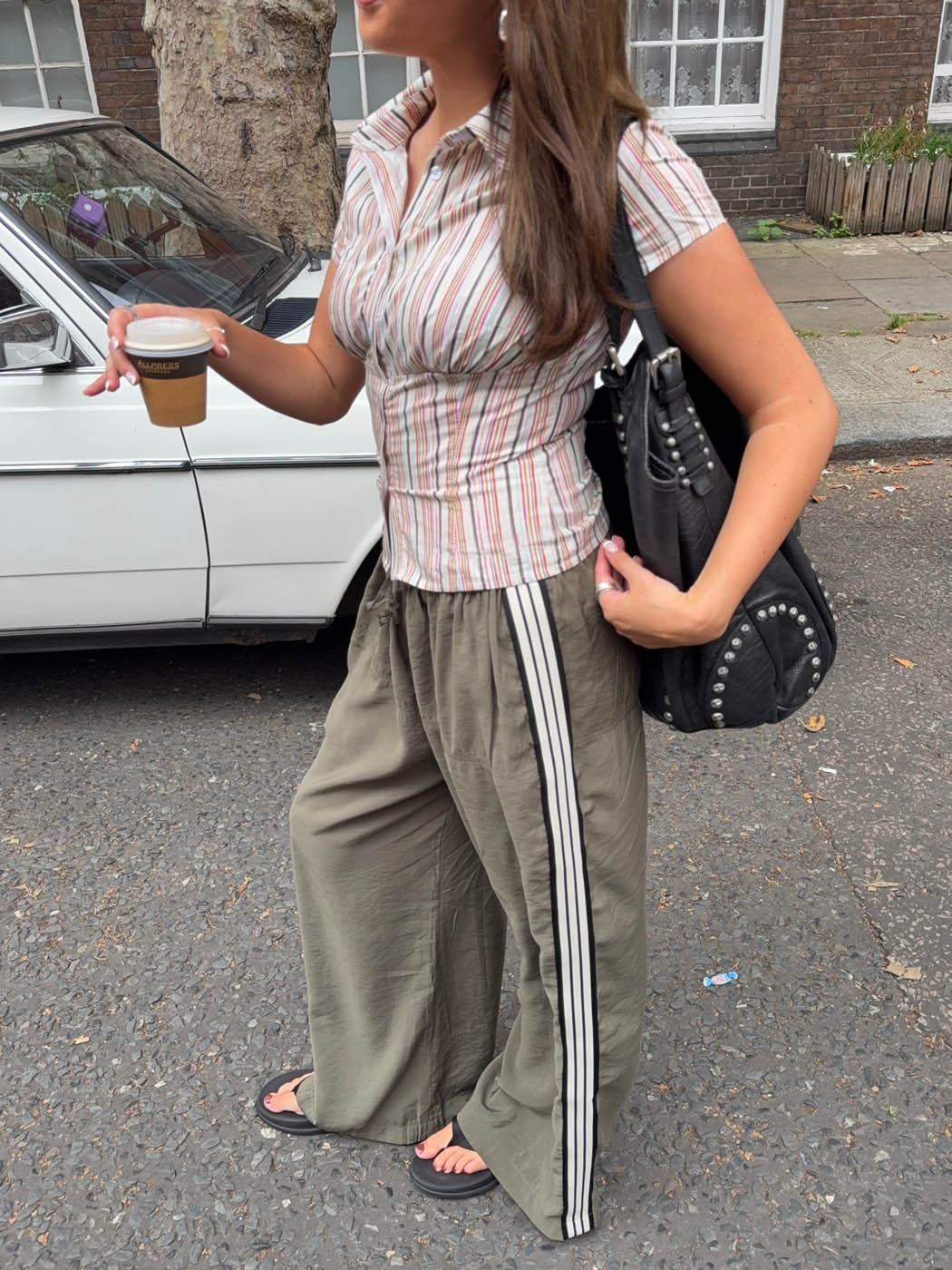 Kaki Bukse med Hvite Striper